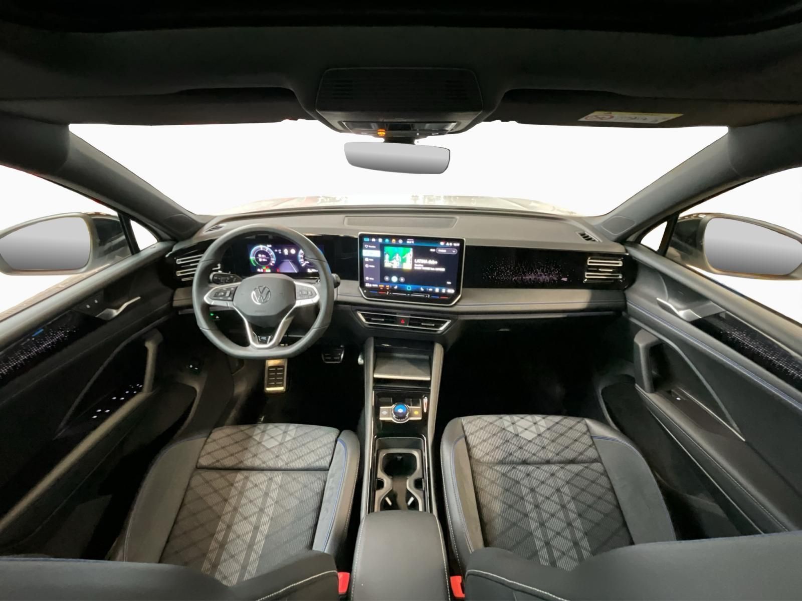 Volkswagen Tiguan R-Line+DSG+PHEV+Black-Style+Pano+AHK imagem 2