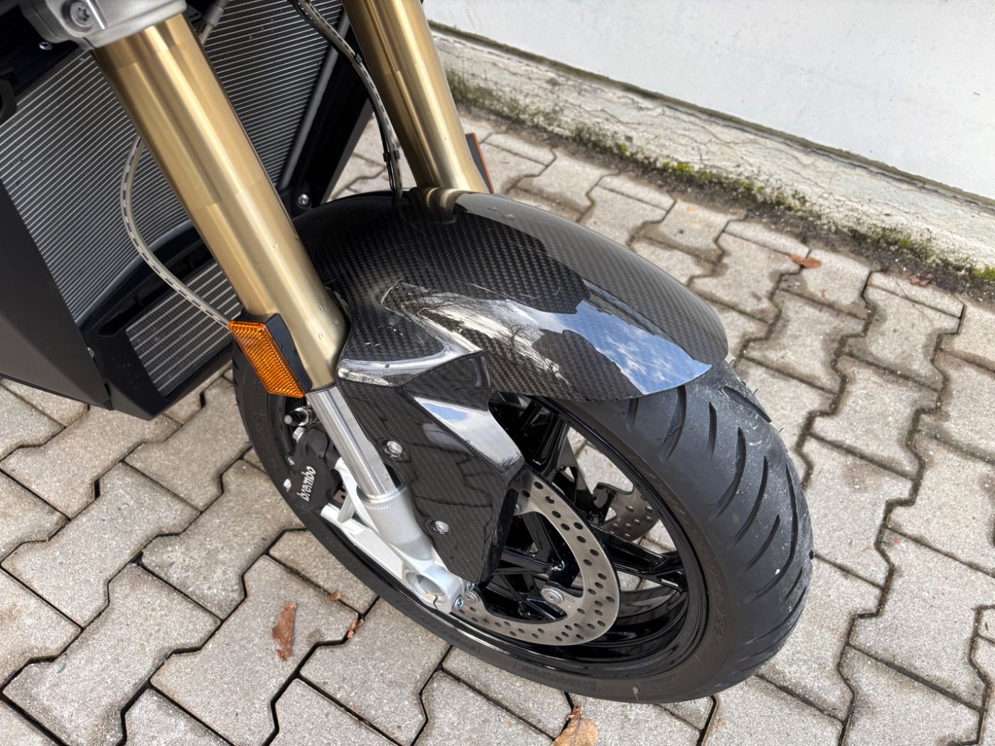 Fahrzeugabbildung BMW S 1000 XR 4 Pakete Tieferlegung Carbon Frästeile