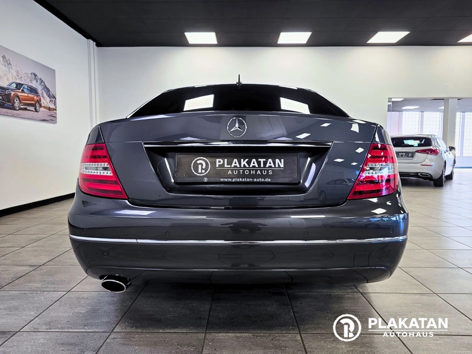 Fahrzeugabbildung Mercedes-Benz C 200 CGI Avantgarde Bi-Xenon AdaptLicht