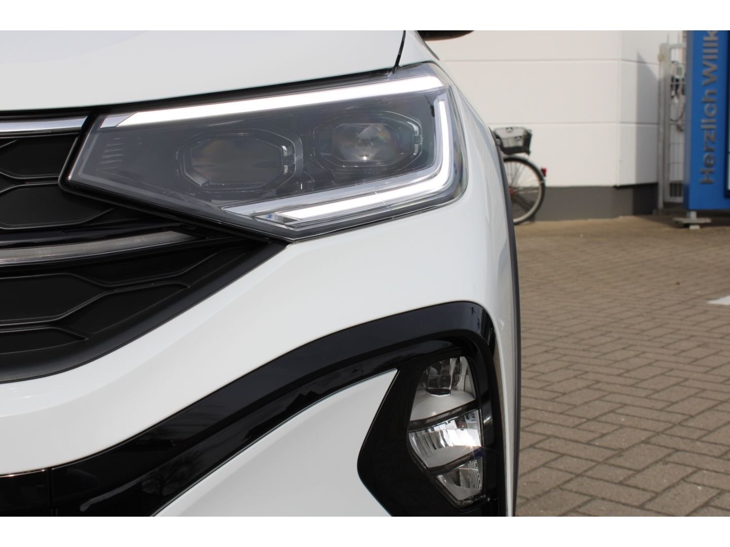 Fahrzeugabbildung Volkswagen Taigo 1.0 TSI R-Line LED ACCSHZ OPF Sportpaket N