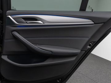 Fahrzeugabbildung BMW 520i Tour M Sport AHK HUD HI-FI  Kamera