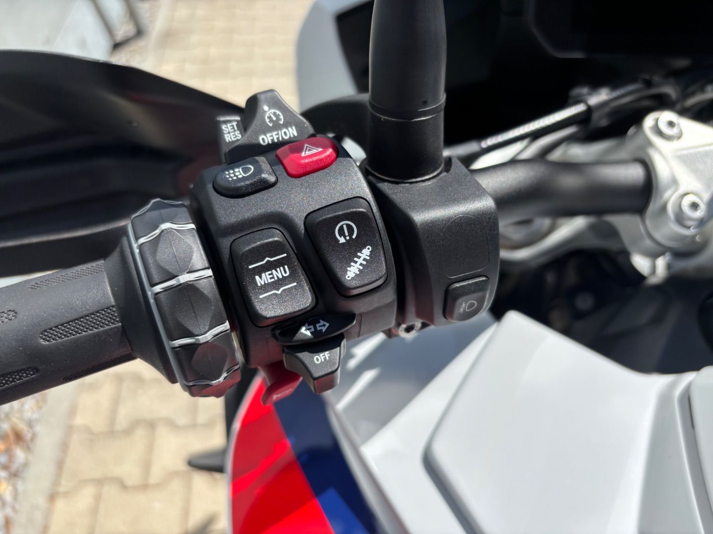 Fahrzeugabbildung BMW S 1000 XR M Paket aus 1. Hand mit Kofferset Öl I
