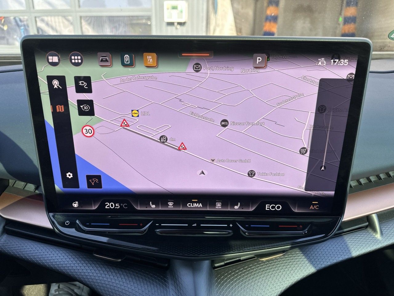 Fahrzeugabbildung CUPRA Tavascan VZ 4Drive 340 PS 77 kWh - mit KI generiert/bearbeitet