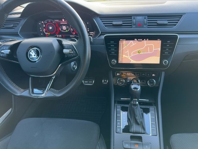 Superb  Sportline Navi Rückfahrkamera