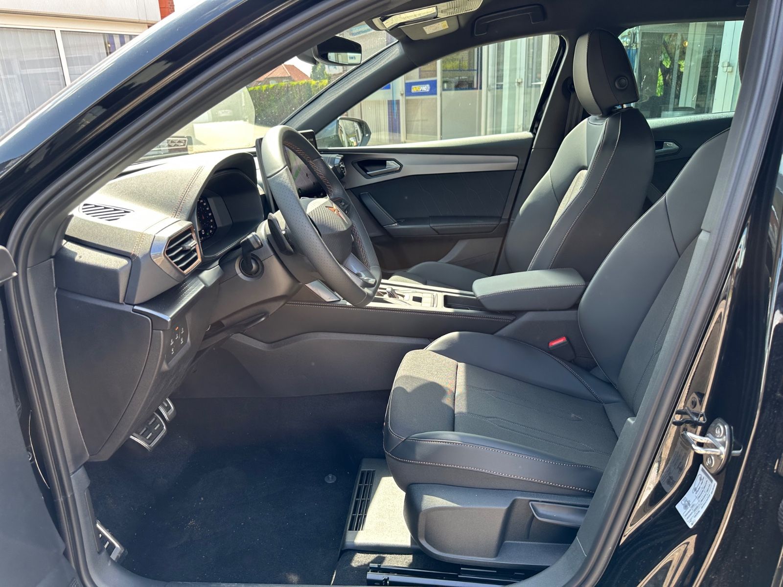 Fahrzeugabbildung CUPRA Leon ST 1.5 eTSI DSG Navi/AHK/LED/SHZG/18"