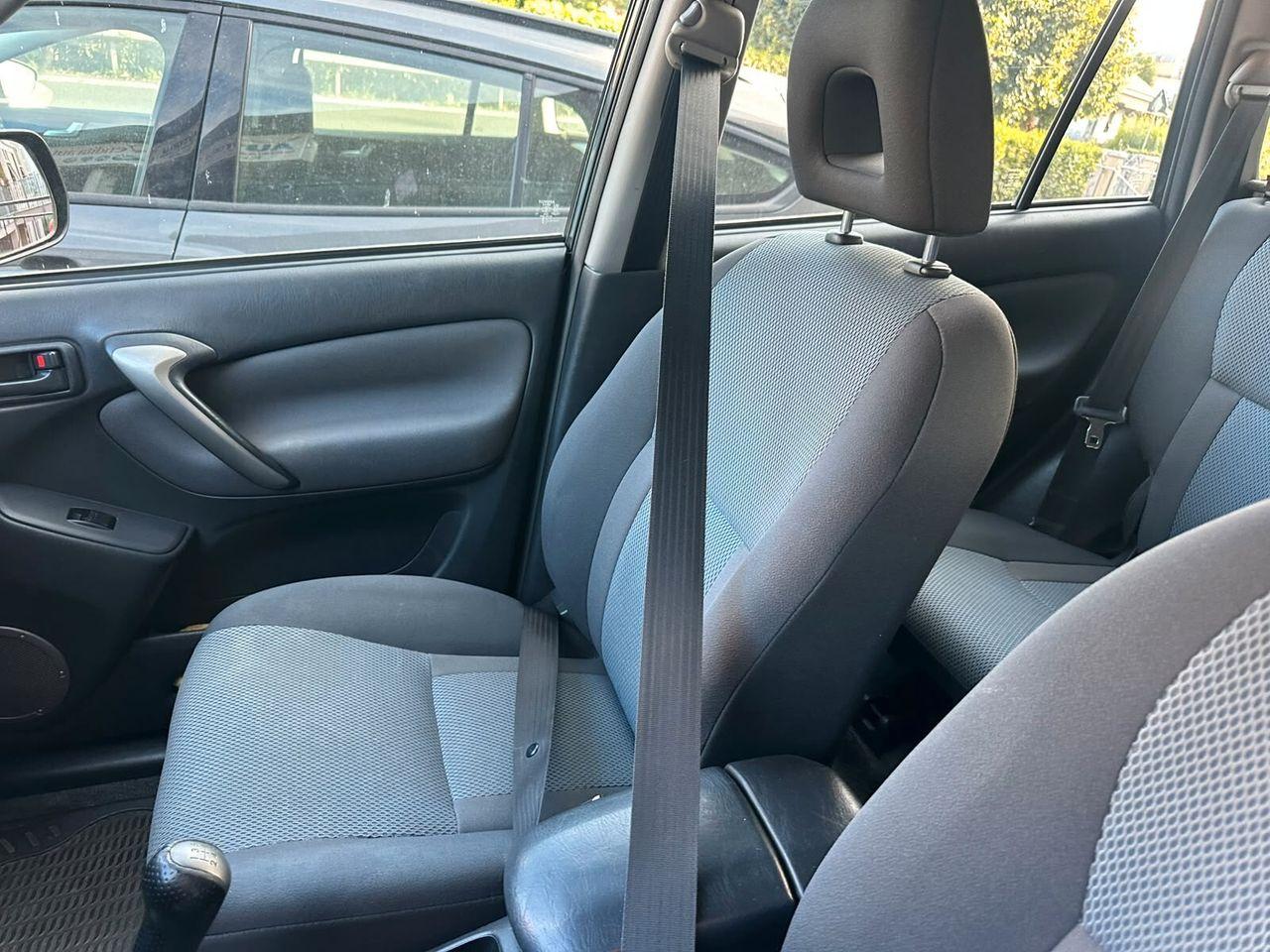 Toyota RAV4 2005 — photo 13