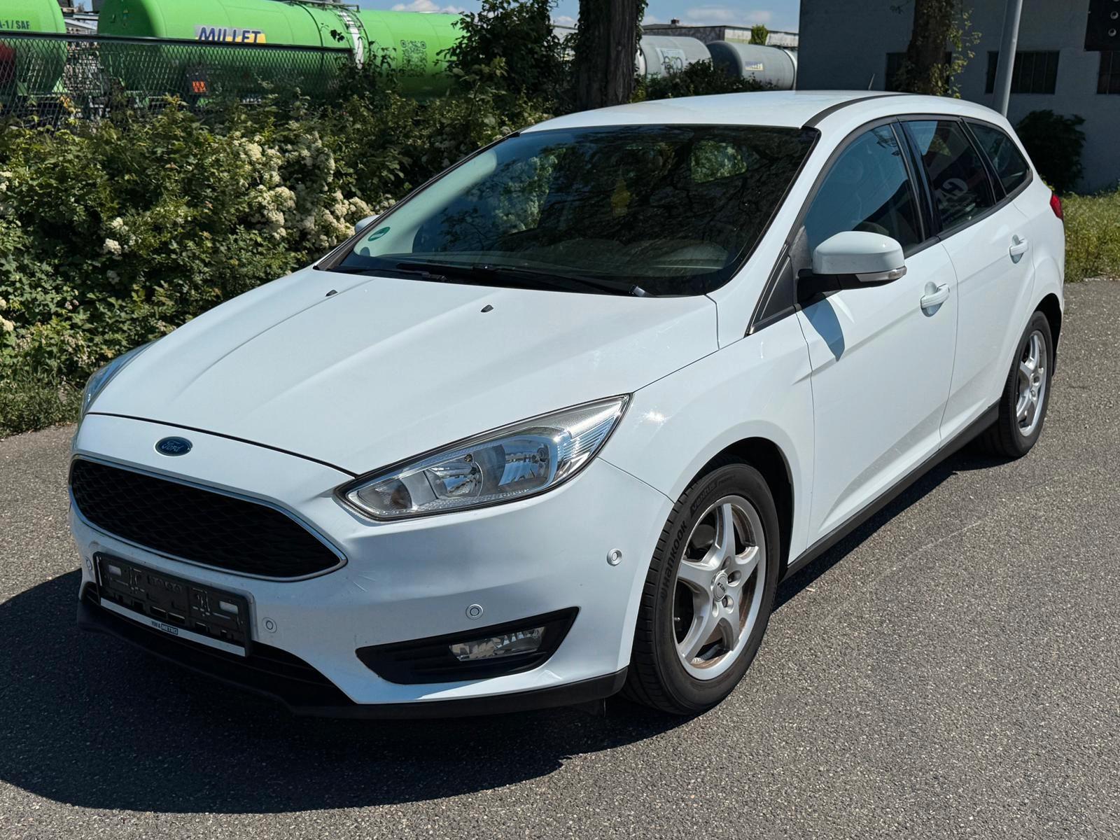 Ford FOCUS 1,5 TDCi KLIMA NAVI EU6 ZAHNRIEMEN GEMACHT