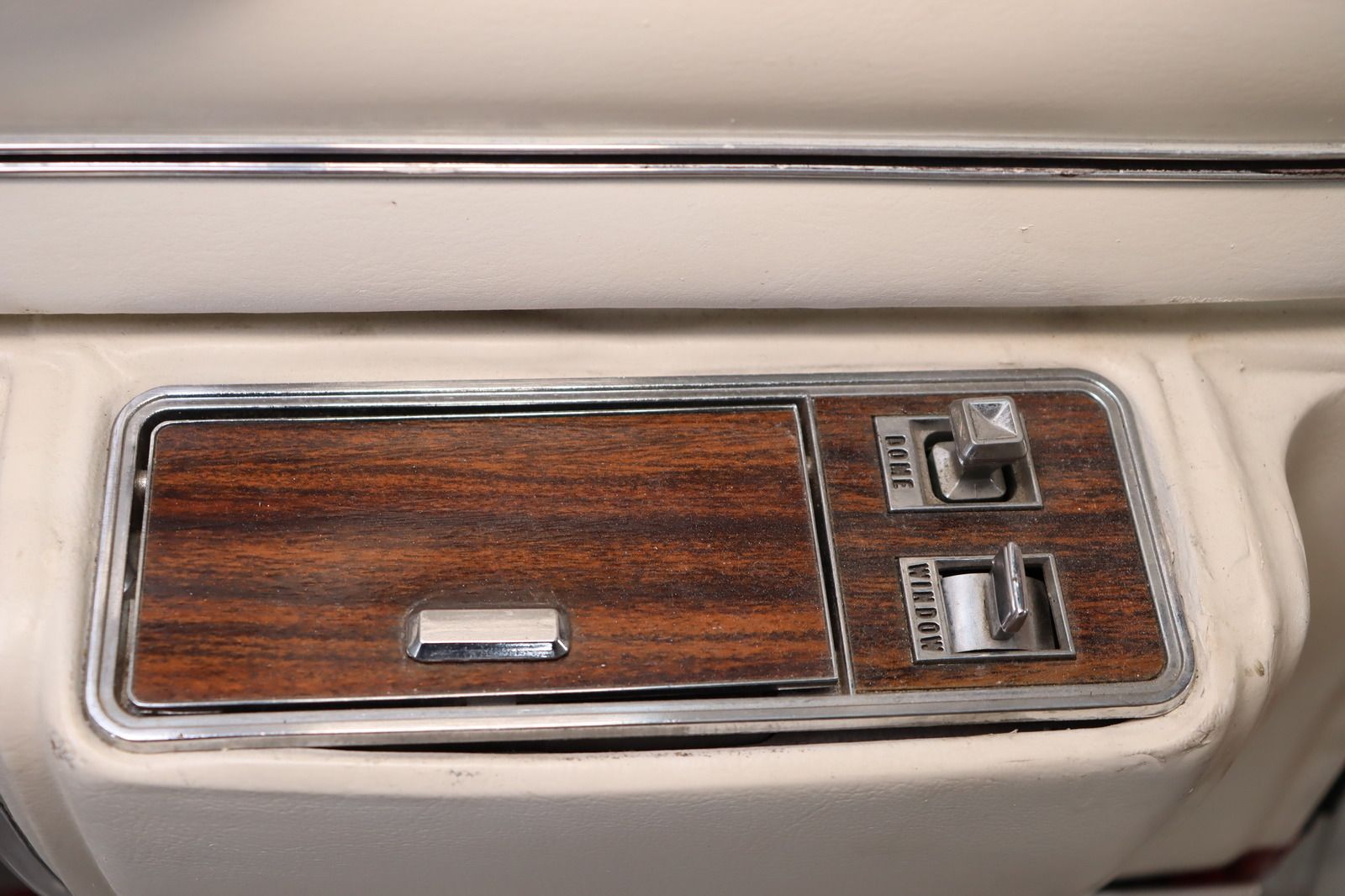 Fahrzeugabbildung Chrysler New Yorker V8 7.2 * Leder * Klima * el. Sitze