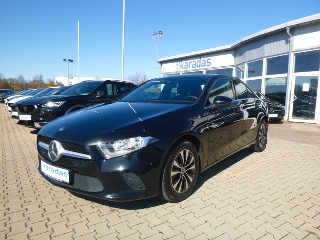 Fahrzeugabbildung Mercedes-Benz A 200d Limo >Navi/R-kamera/PDC/SHZ<