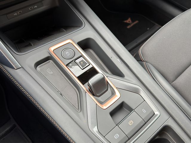 Leon 2.0 TDI DSG SHZ KAMERA NAVI ACC FACEL. LED