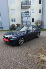BMW 328i - - blaue BMW 328