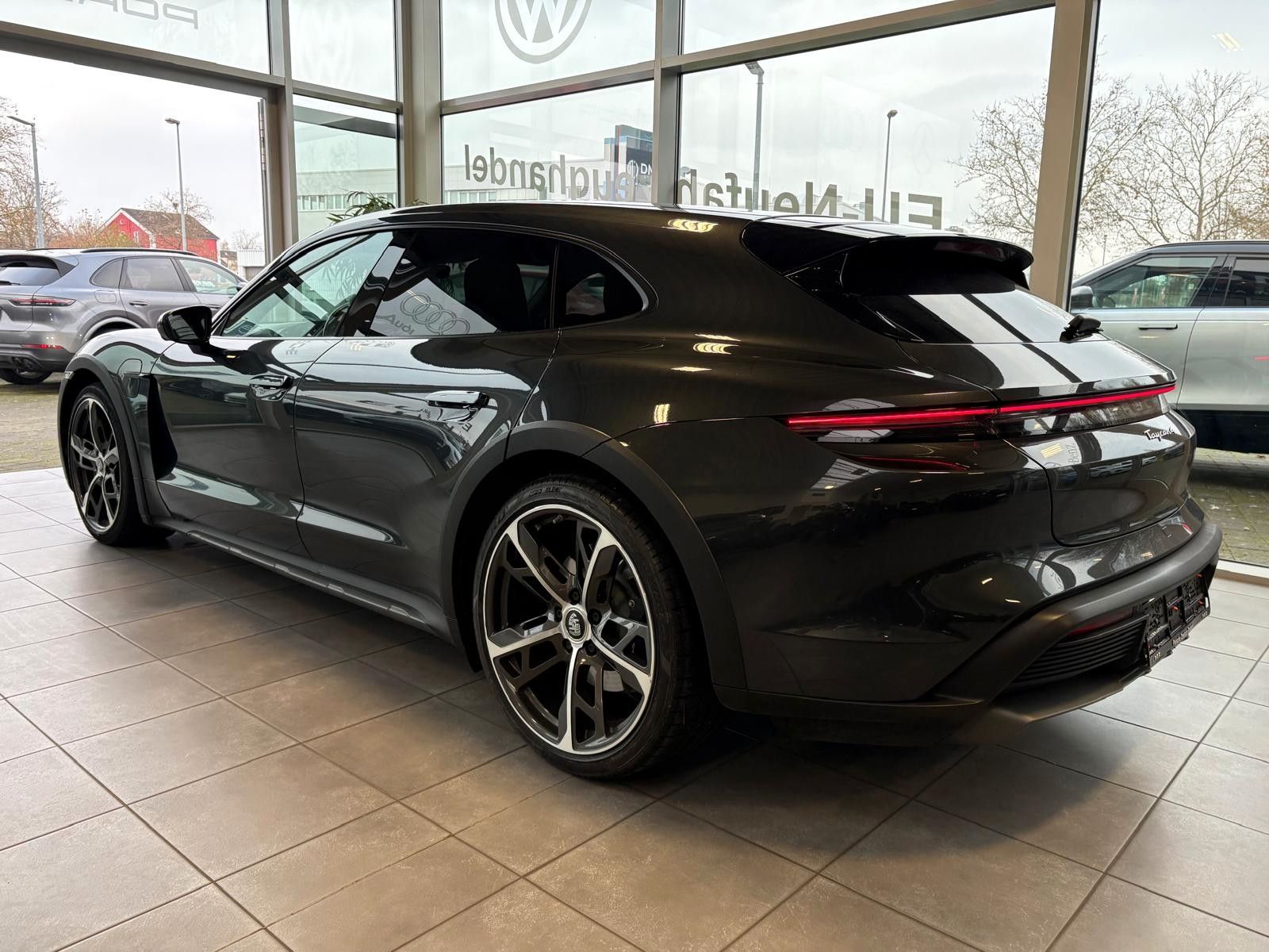 Fahrzeugabbildung Porsche Taycan Cross Turismo 4 performance 93 kwh