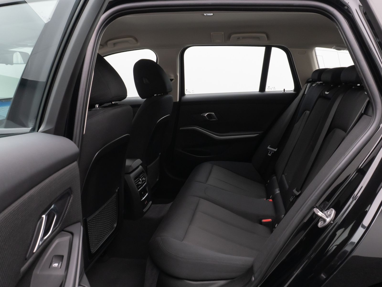 Fahrzeugabbildung BMW 330i xD DAB HUD CockPitPro PDCFernlichtassist