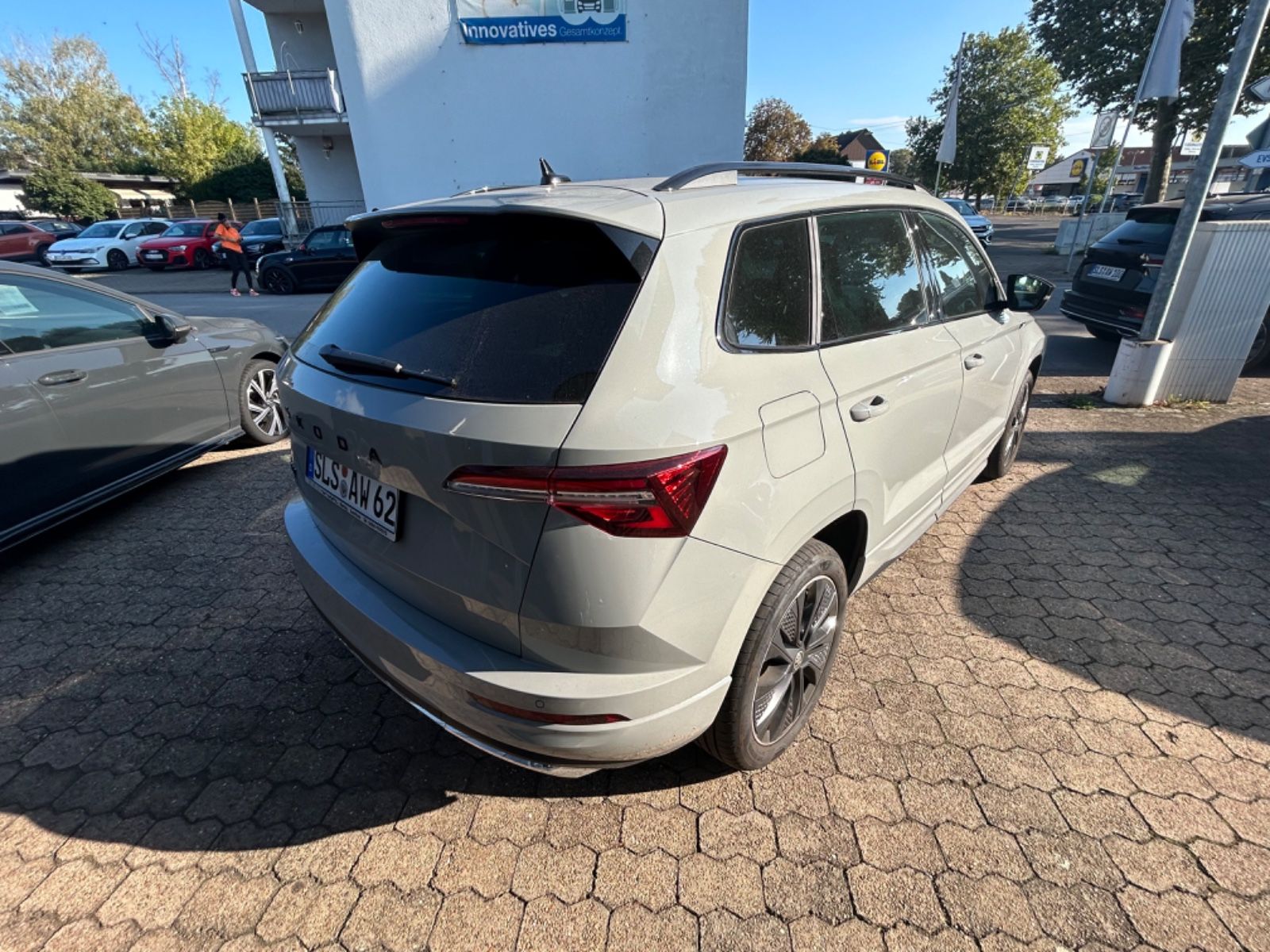 Fahrzeugabbildung SKODA Karoq Sportline 1.5 TSI DSG Navi Tempomat AHK