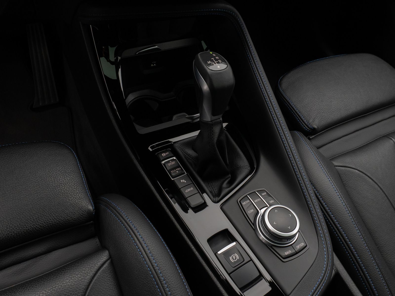 Fahrzeugabbildung BMW X1 xD25e M Sport Panorama Kamera HUD H/K Komfort