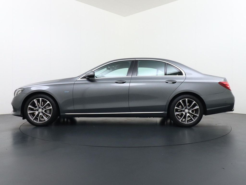 Mercedes-Benz E 350 e Avantgarde AHK Widescreen Sfeer verlicht