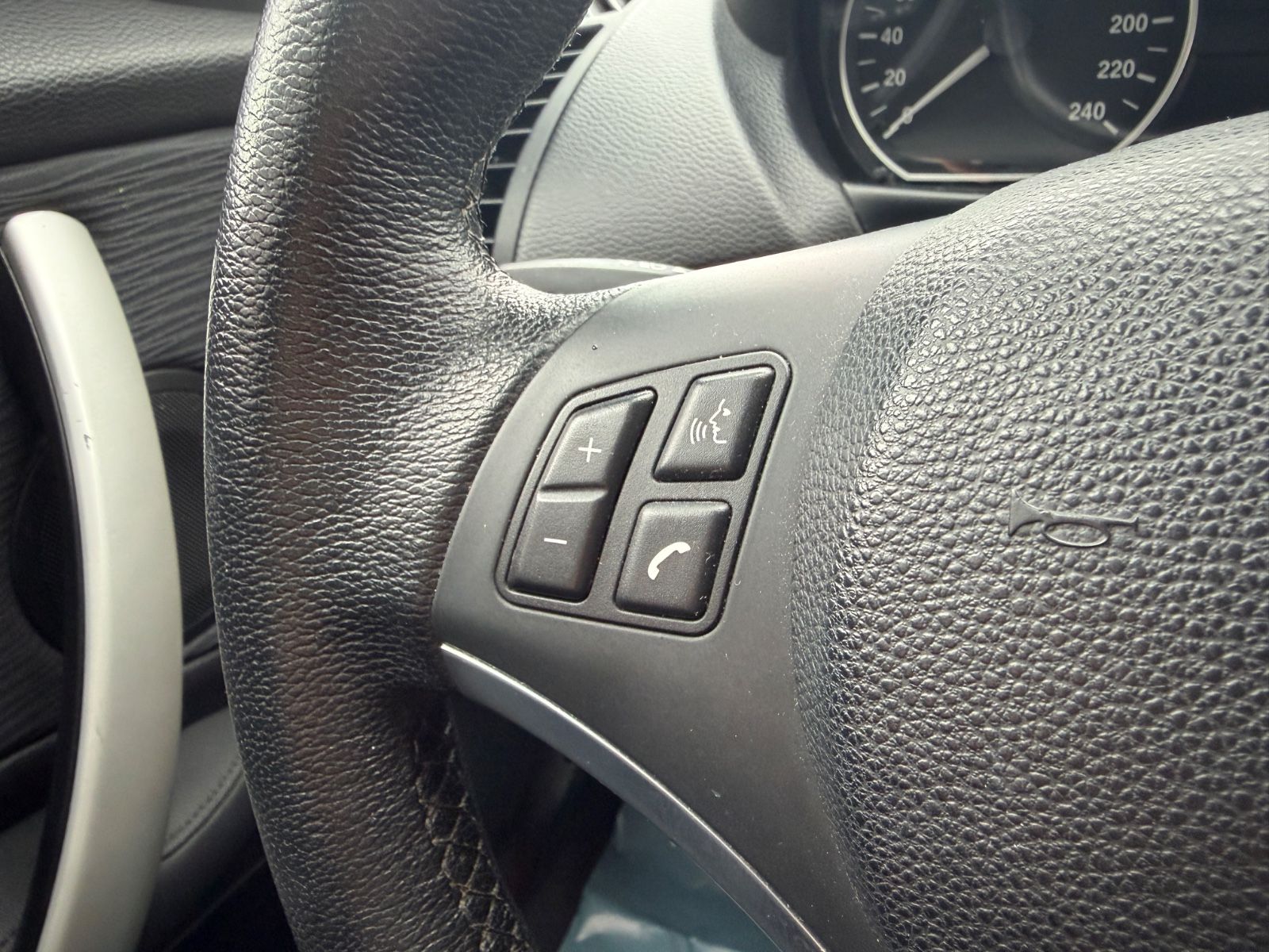 Fahrzeugabbildung BMW 118i Limousine /Klimaautom./Sitzhz./PDC/