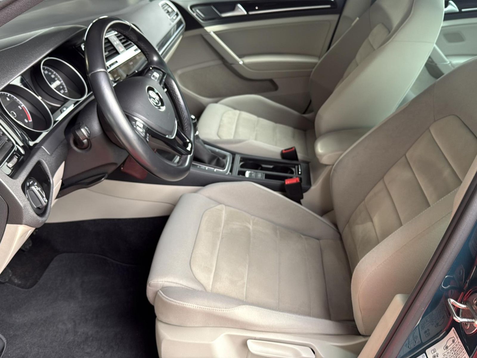 Fahrzeugabbildung Volkswagen Golf VII Variant Highline BMT/ kein Ablue