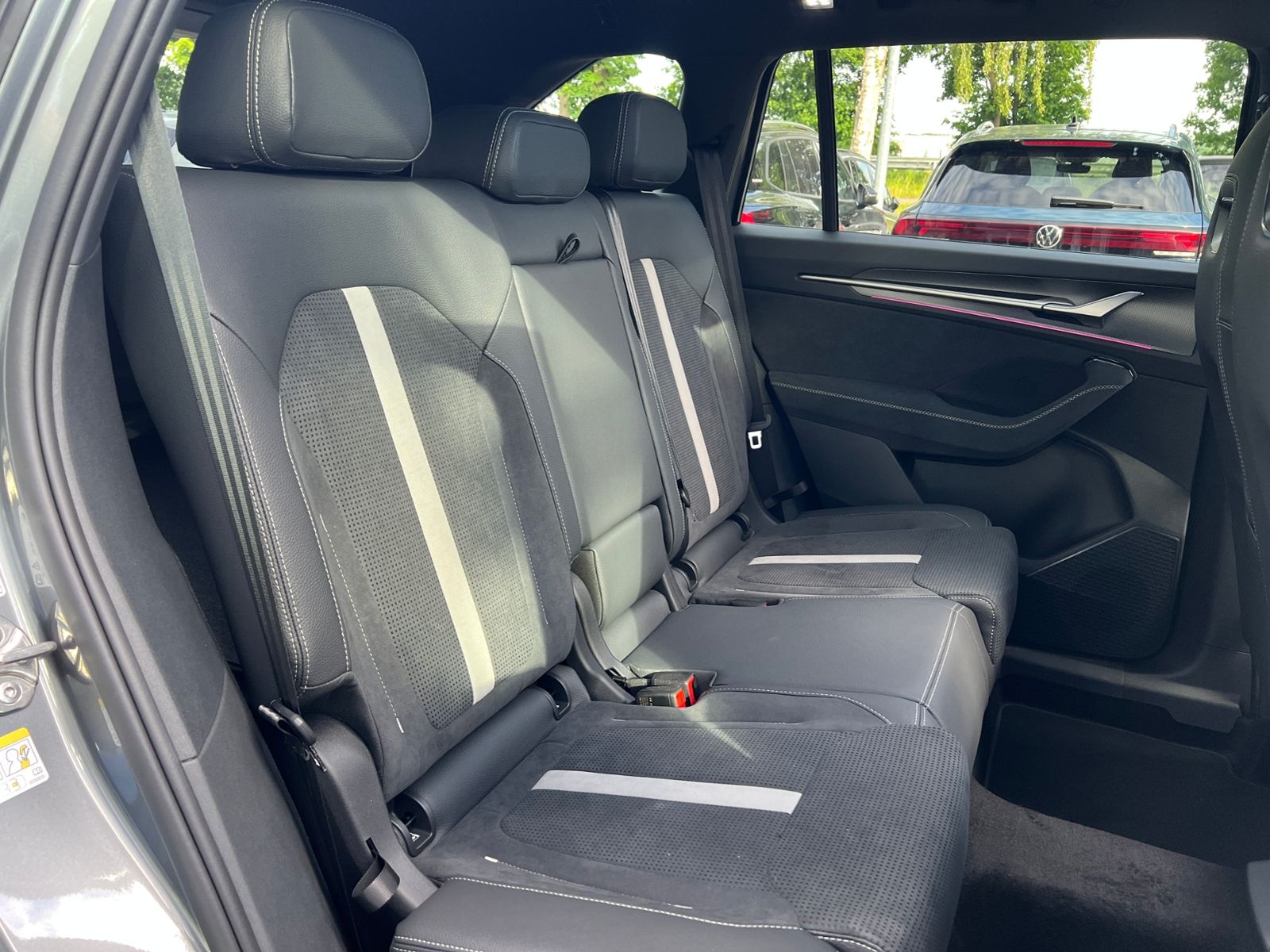 Fahrzeugabbildung SKODA Kodiaq Sportline 1.5 TSI IV DSG *LED, AHK, Navi,