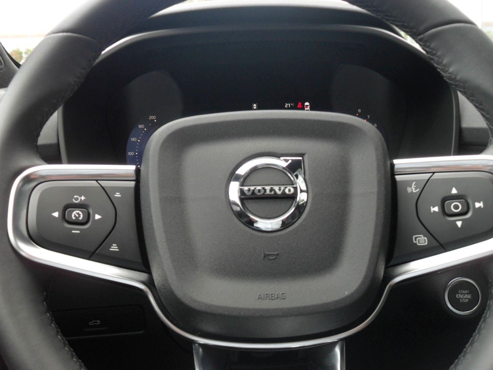 Fahrzeugabbildung Volvo XC 40 Plus Black Edition | PD | LED | ACC