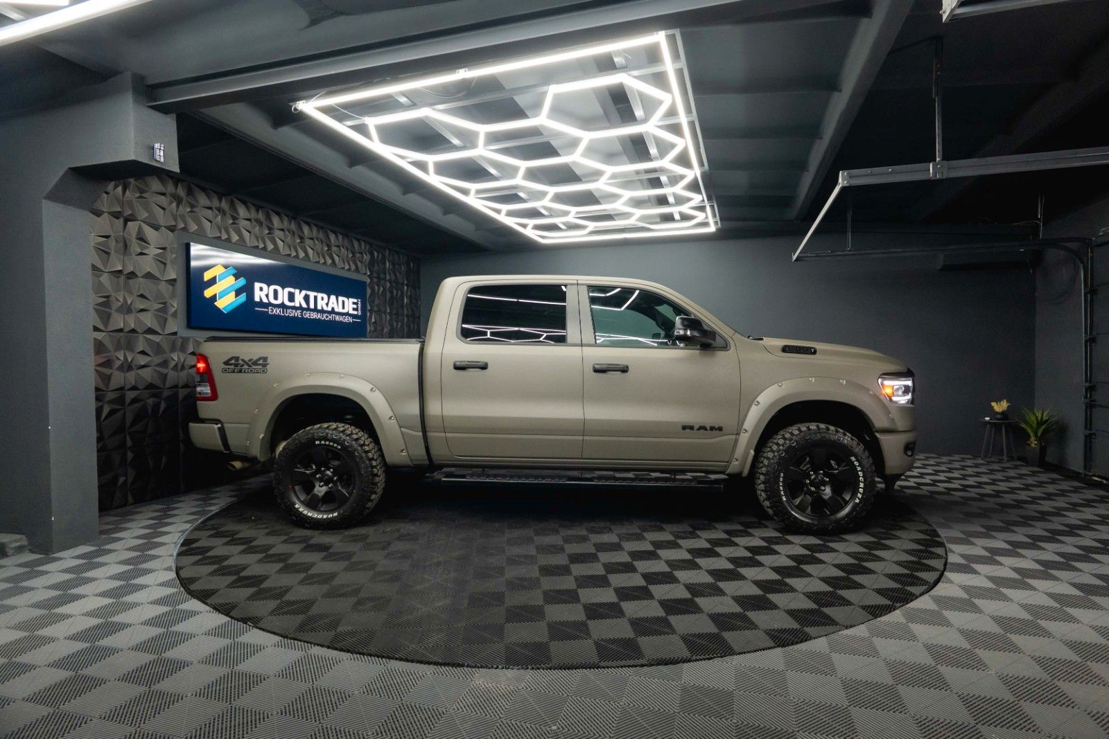 Fahrzeugabbildung Dodge RAM 5.7 V8 HEMI 4x4 OFFROAD RAPTOR Style 19% VAT