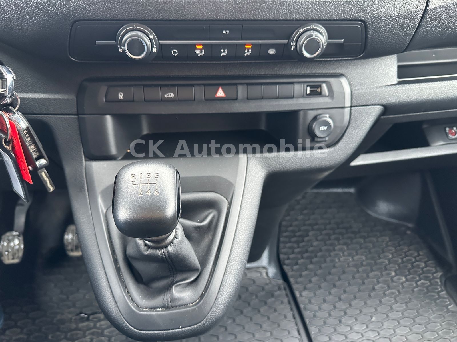 Fahrzeugabbildung Opel Vivaro Kasten 2.0 Diesel EditionL3/Klima/PDC/Kam