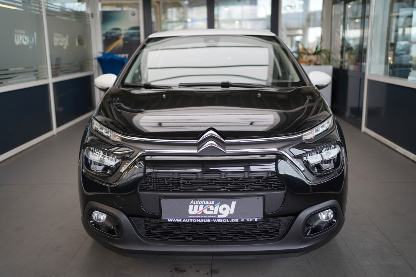 Fahrzeugabbildung Citroën C3 PureTech 110 EAT6 Shine Automatik Sitzheizung