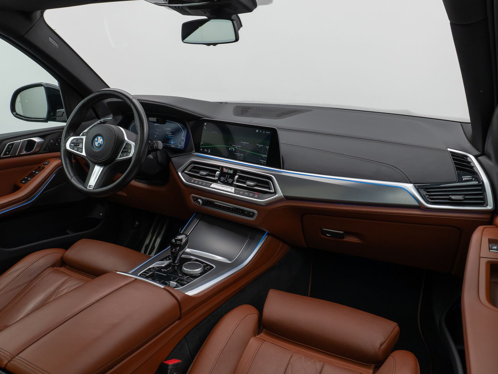 Fahrzeugabbildung BMW X5 xD45e M Sport Panorama 360°HUD HiFi NightVisi