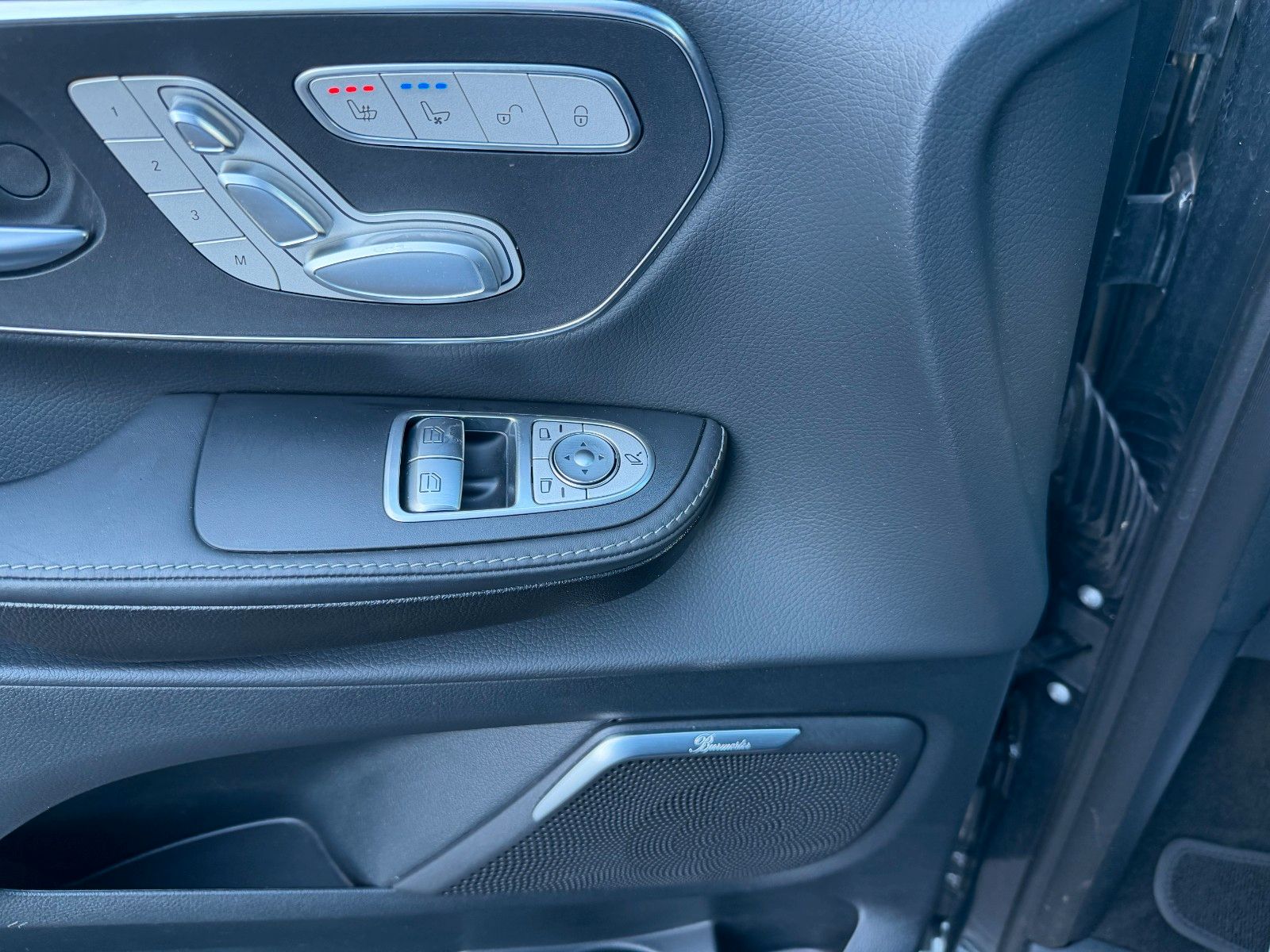 Fahrzeugabbildung Mercedes-Benz V 300 d EXCLUSIVE ED AMG AIRMATICAHK2,5to Pano