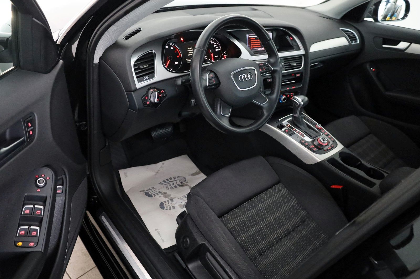 Fahrzeugabbildung Audi A4 Lim. Attraction Navi,Bi-Xenon,PDC,SR+WR