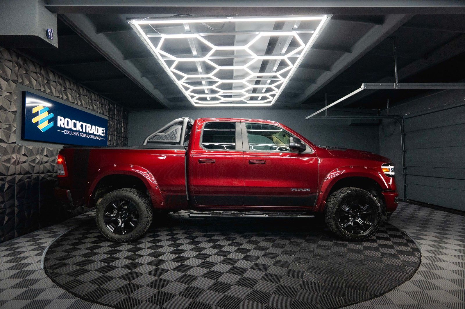 Fahrzeugabbildung Dodge RAM 5.7 V8 HEMI 4x4 OFFROAD Night Limited LONG