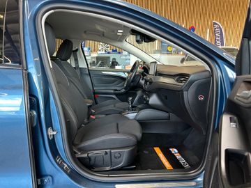 Ford Focus Lim. Titanium *Navi*AHK*LED*
