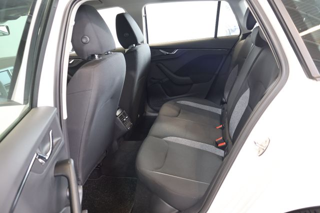 Skoda Kamiq Active 1.0 TSI CARPLAY+FRONT+LED+LANE