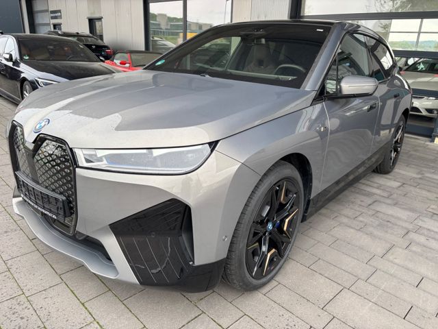 BMW iX xDrive40 Sport Harman AHK Autobahnassistent