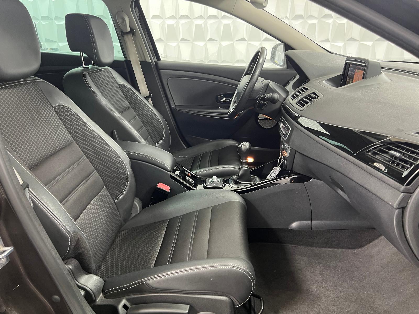 Renault Megane 2015 — photo 36