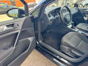 Volkswagen Golf - 11