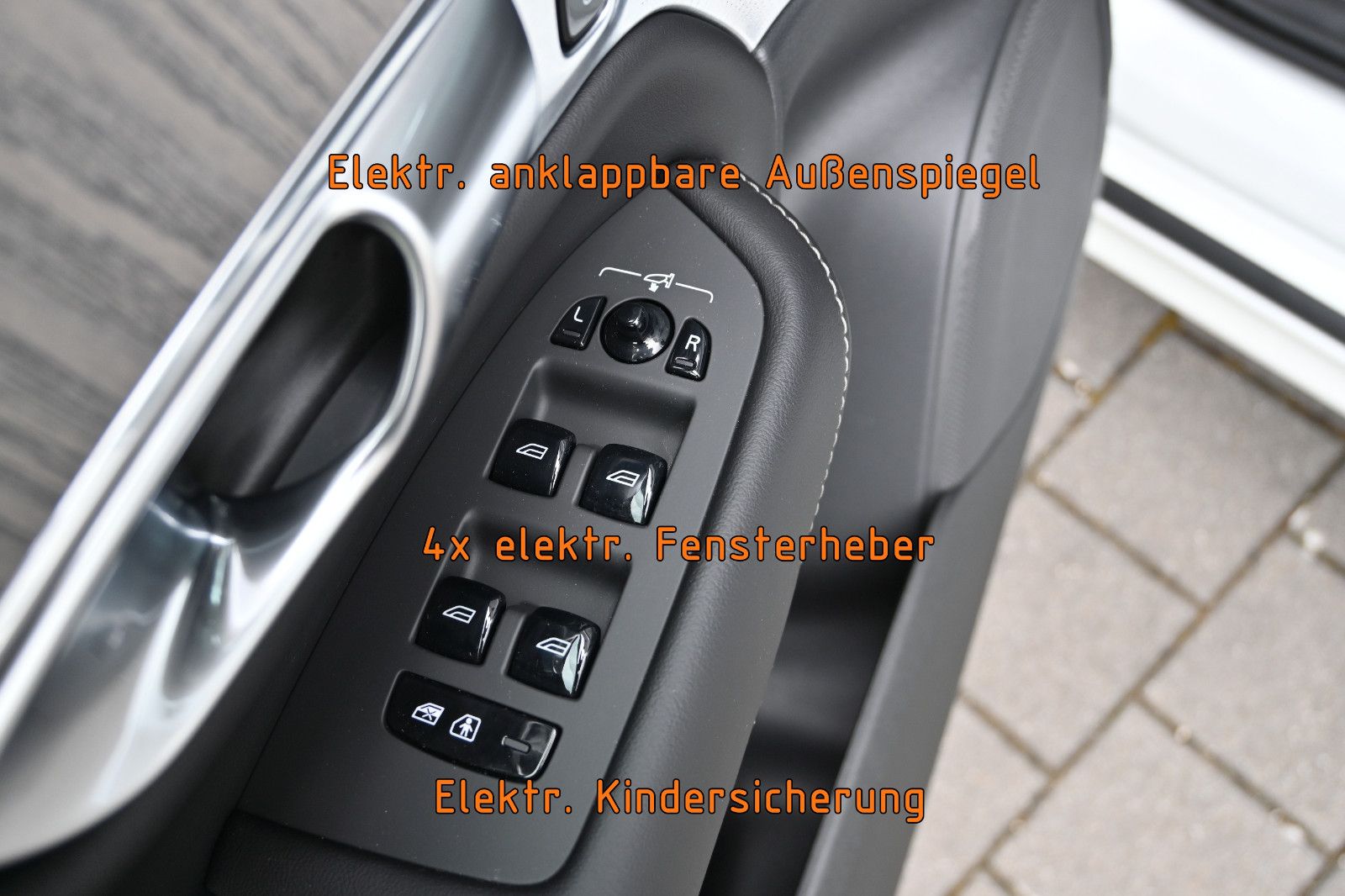 Fahrzeugabbildung Volvo XC90 T8 AWD Re Ultimate Bright °B&W°FOUR-C°VOLL!