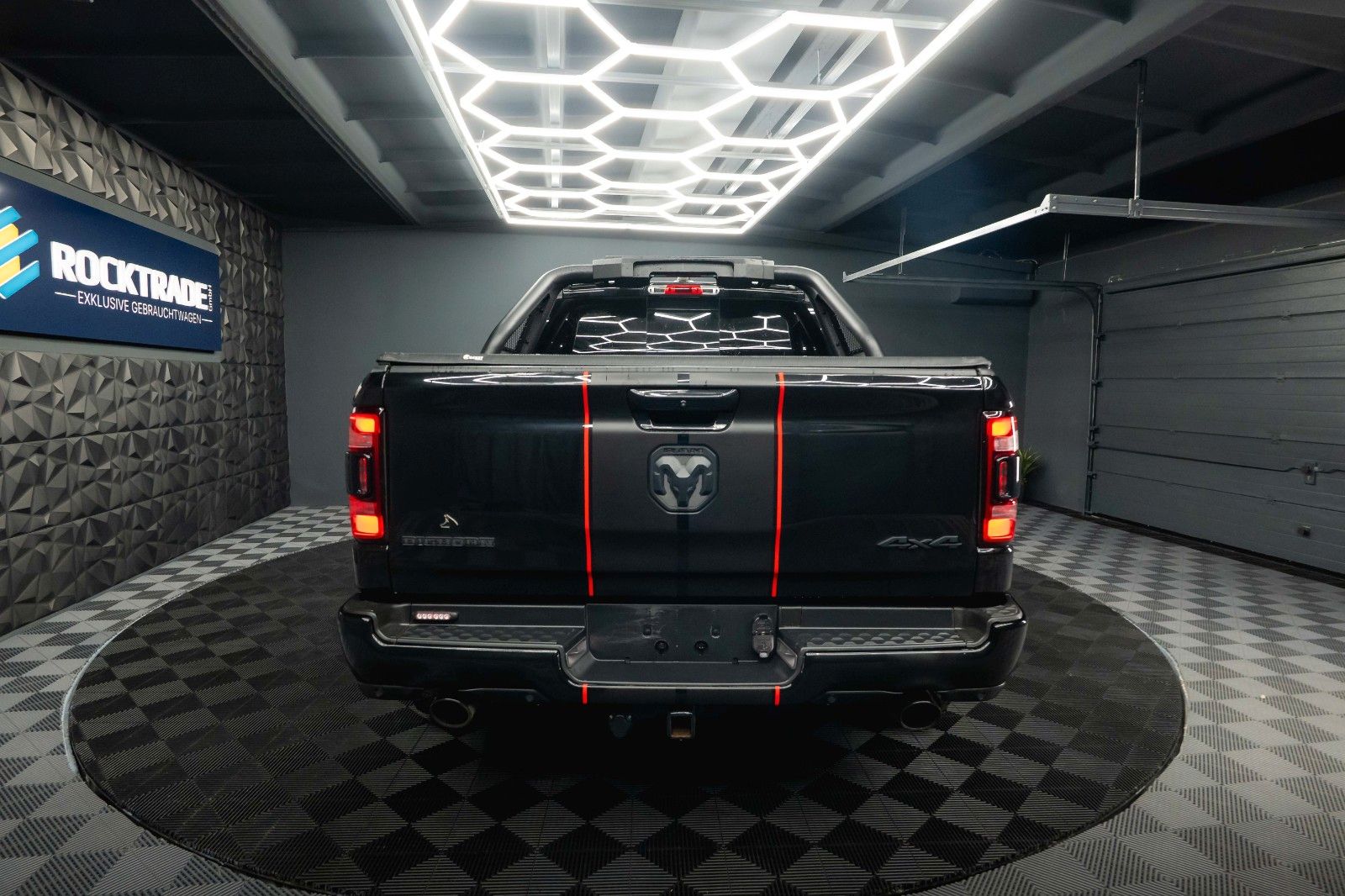 Fahrzeugabbildung Dodge RAM 5.7 V8 HEMI 4x4 OFFROAD Night-Paket Limited