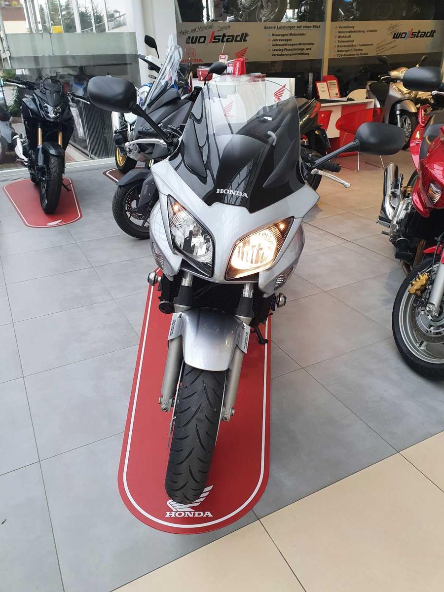 Honda CBF 1000 silber 7.600 km