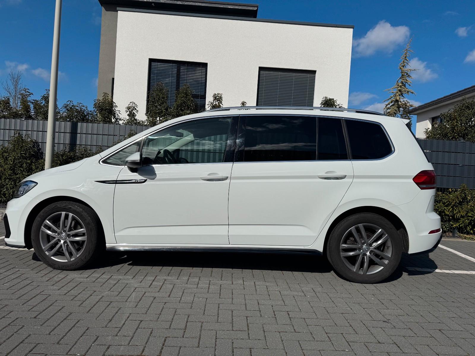 Volkswagen Touran 1.5 TSI DSG Highline R-Line 7-Sitzer LED