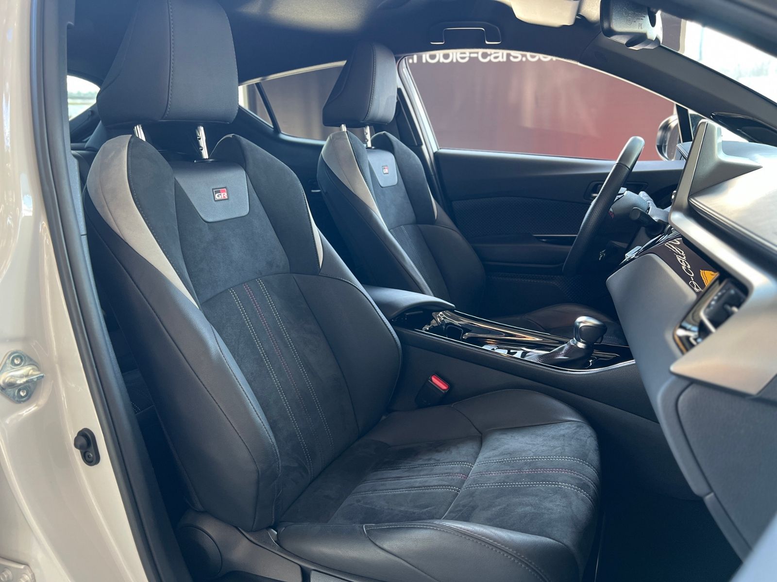 Fahrzeugabbildung Toyota C-HR Hybrid GR Sport AHK LED NAV SHZ ALU