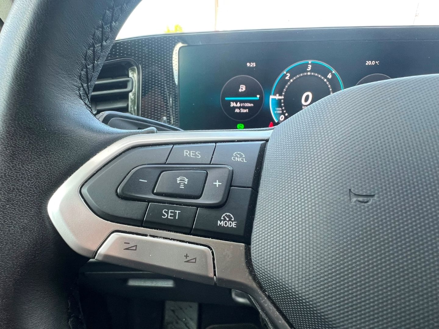 Tiguan 2.0 TDI DSG - Navi*AHK*Winterp.*ACC*APP!!