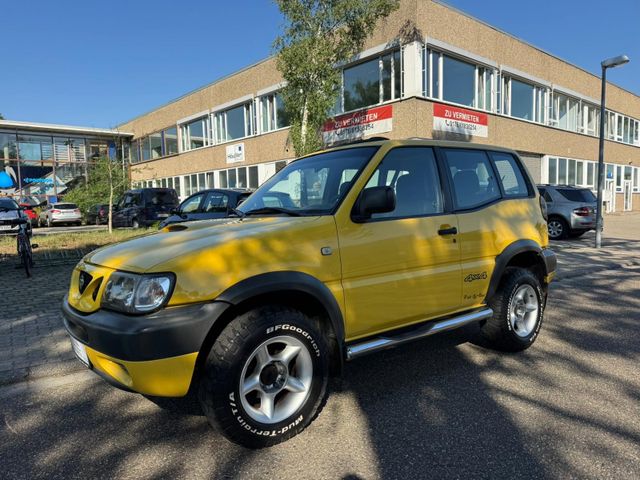 Nissan Terrano 2,4 Fun 4x4 TÜV NEU Garantie LPG