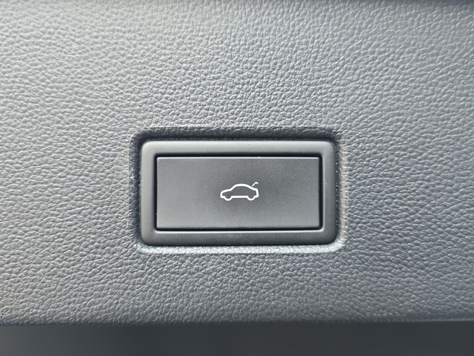 Fahrzeugabbildung Volkswagen T-Roc Active+NAVI+TEMPOMAT+KAMERA+PDC