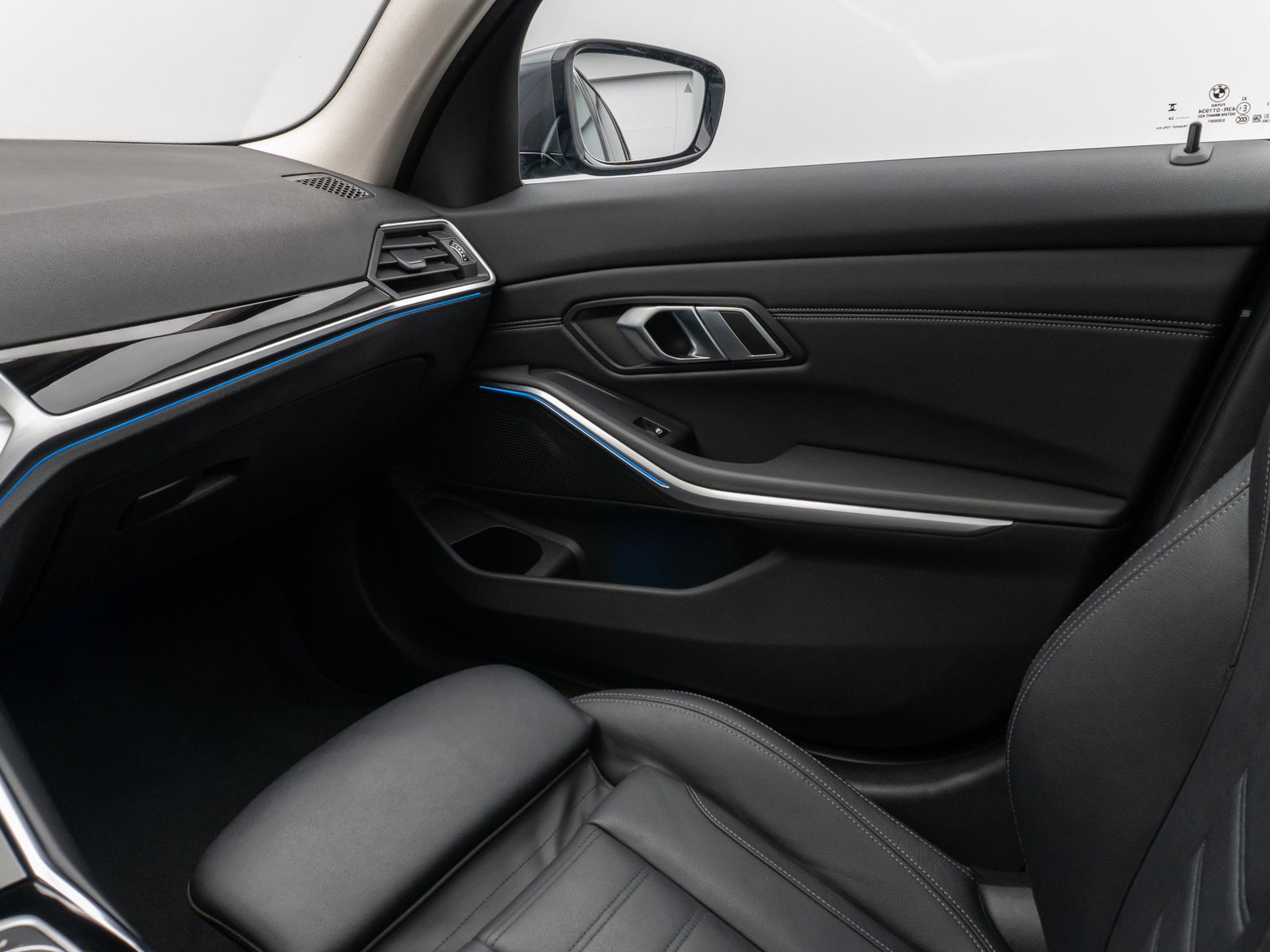 Fahrzeugabbildung BMW 330e xD Sport Line Panorama Laser Kamera HUD DAB