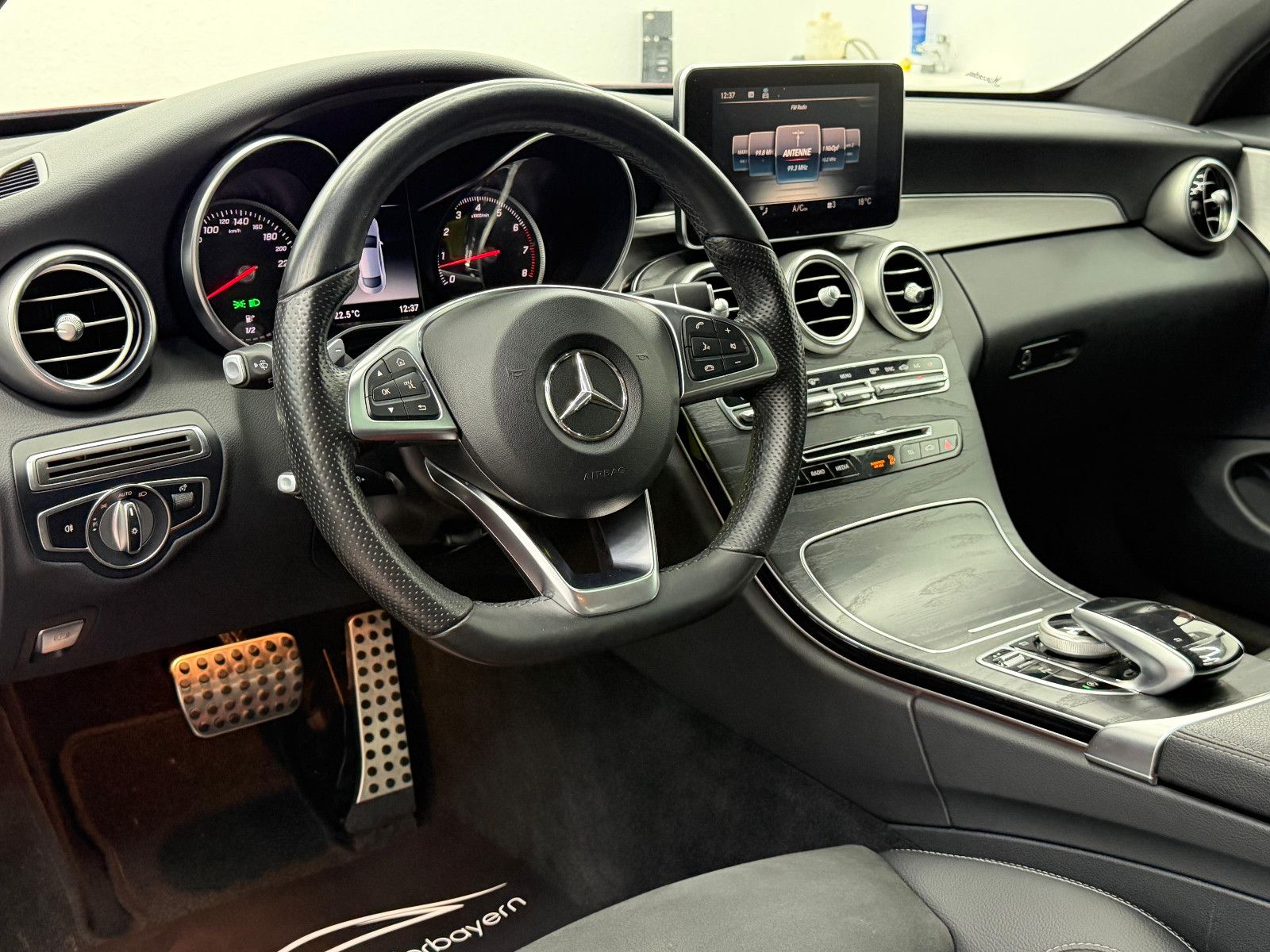 Fahrzeugabbildung Mercedes-Benz C 400 Coupe 4M/AMG-LINE/DESIGNO/PANO/DE FZG/AHK