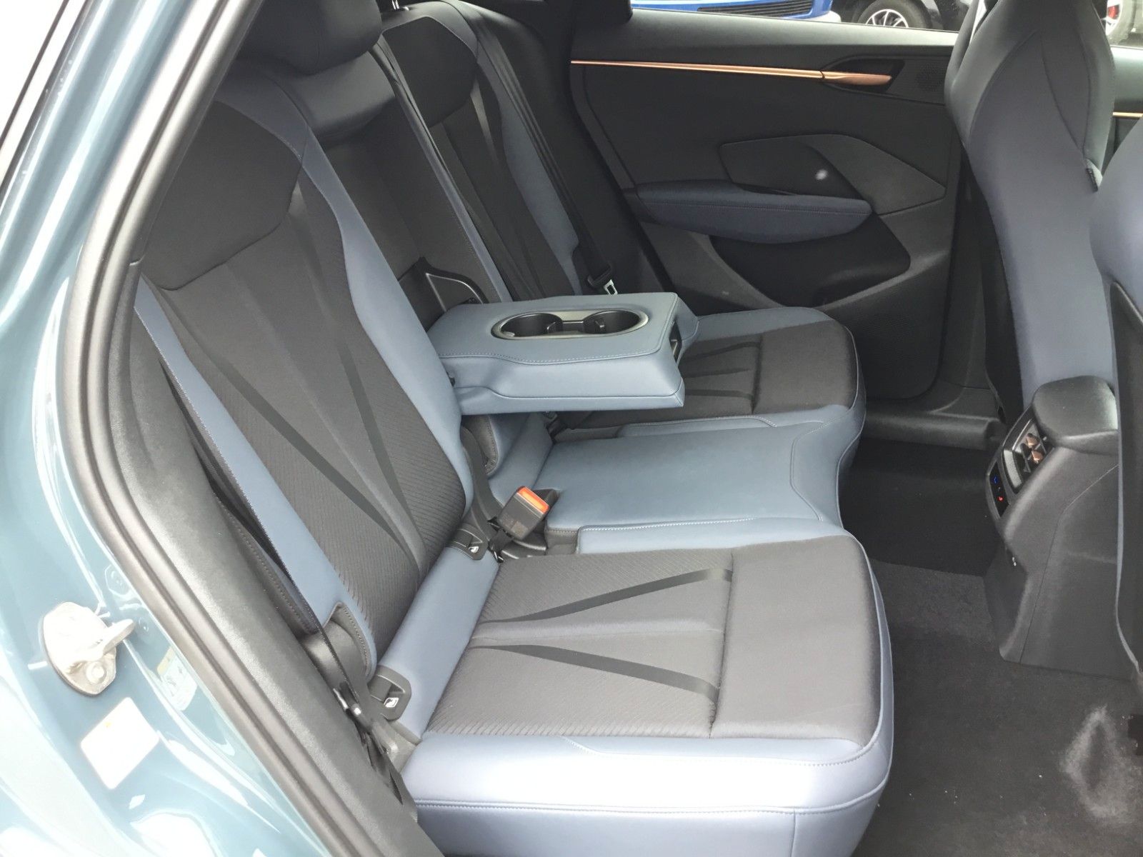 Fahrzeugabbildung CUPRA Terramar 1.5 eTSI DSG+AHK+Pano+360°+Headup+ACC