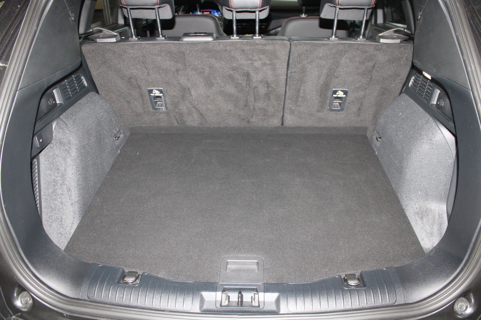 Fahrzeugabbildung Ford Kuga 2.5 PHEV ST-Line X Aut. LED B&O AHK HUD uvm