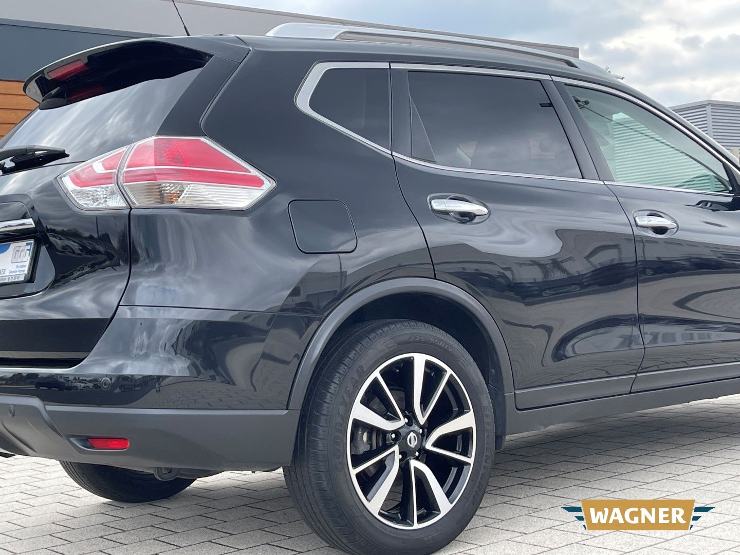 Fahrzeugabbildung Nissan X-Trail Tekna 4x4 1.6 dCi Panoramadach