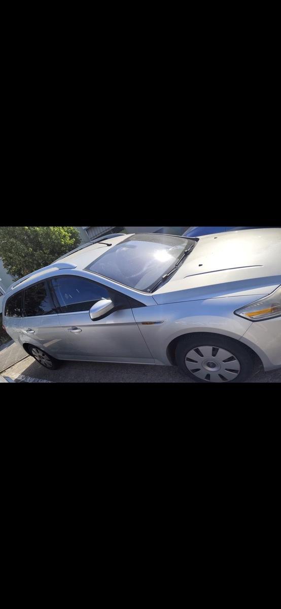 Ford Mondeo 2010 — interior